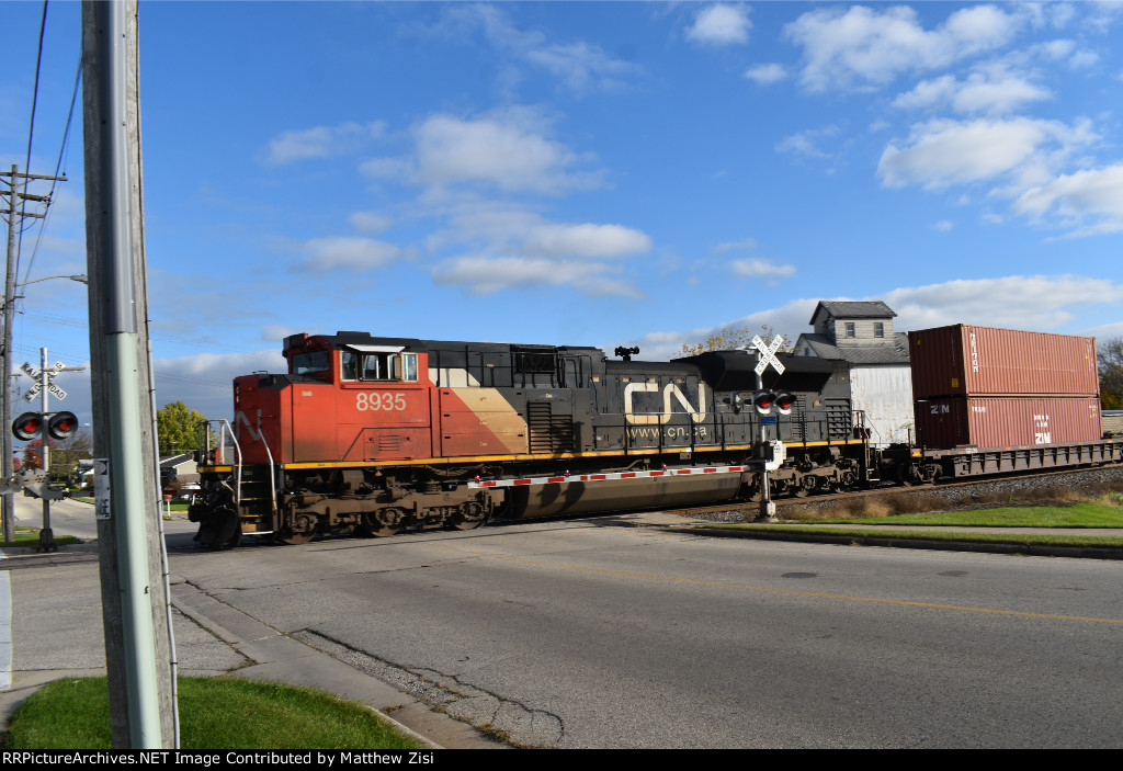 CN 8935